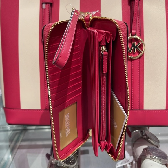 MICHAEL KORS JST 
Leather Continental Wristlet Phone Case Wallet 
El Pink 
NWT - Picture 7 of 16